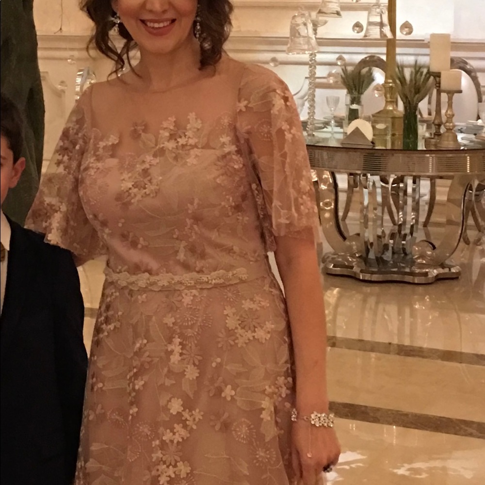 This is a glamorous Rickie Freeman for Teri Jon Dress. Size 8.